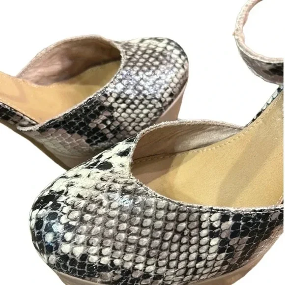 Unlisted Kenneth Cole Women's Full Circle Snake Skin Pattern Pumps Size 6.5 - Picture 10 of 10